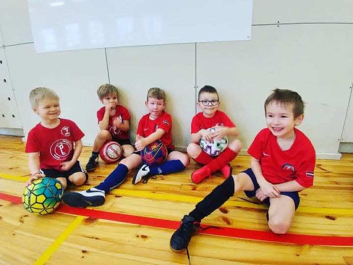 Spēlē futbolu un laimē labu noskaņojumu